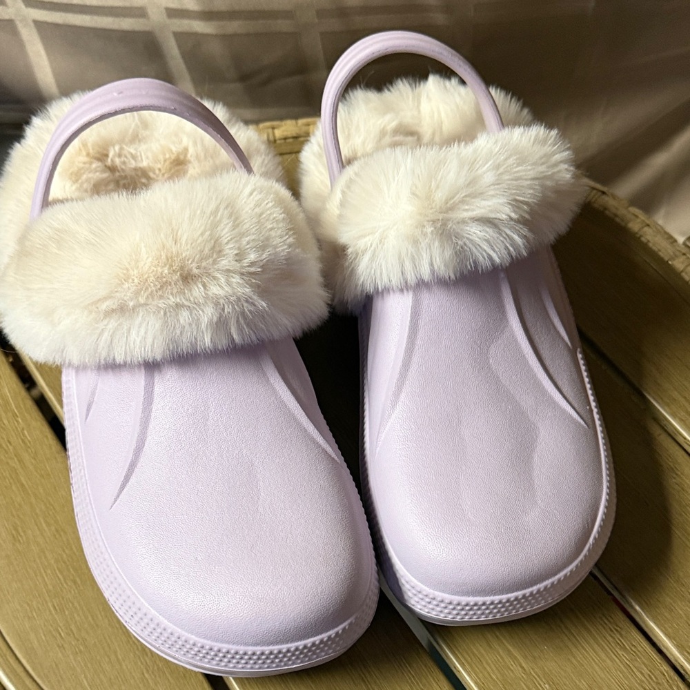 Women's Fluffy Faux Fur Lined Clogs - Light Lavender Size Large